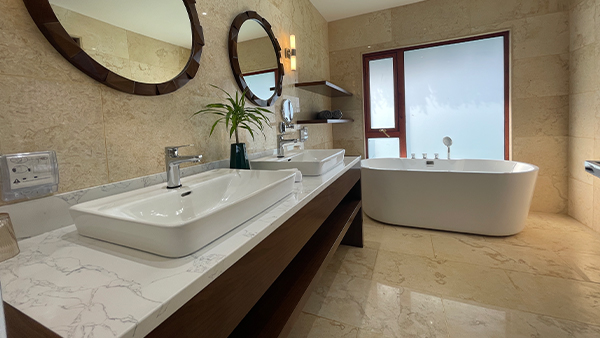 Sea-rendade-bathroon